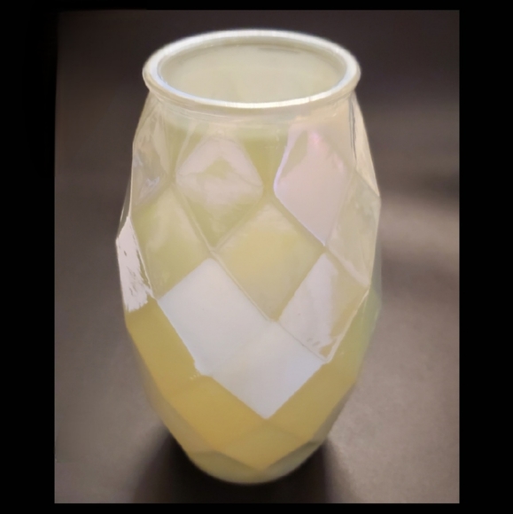 ✨️ Irredescent Pearl w/ Light Green Undertone 8 1/2" Modern Diamond Vase - Picture 3 of 10